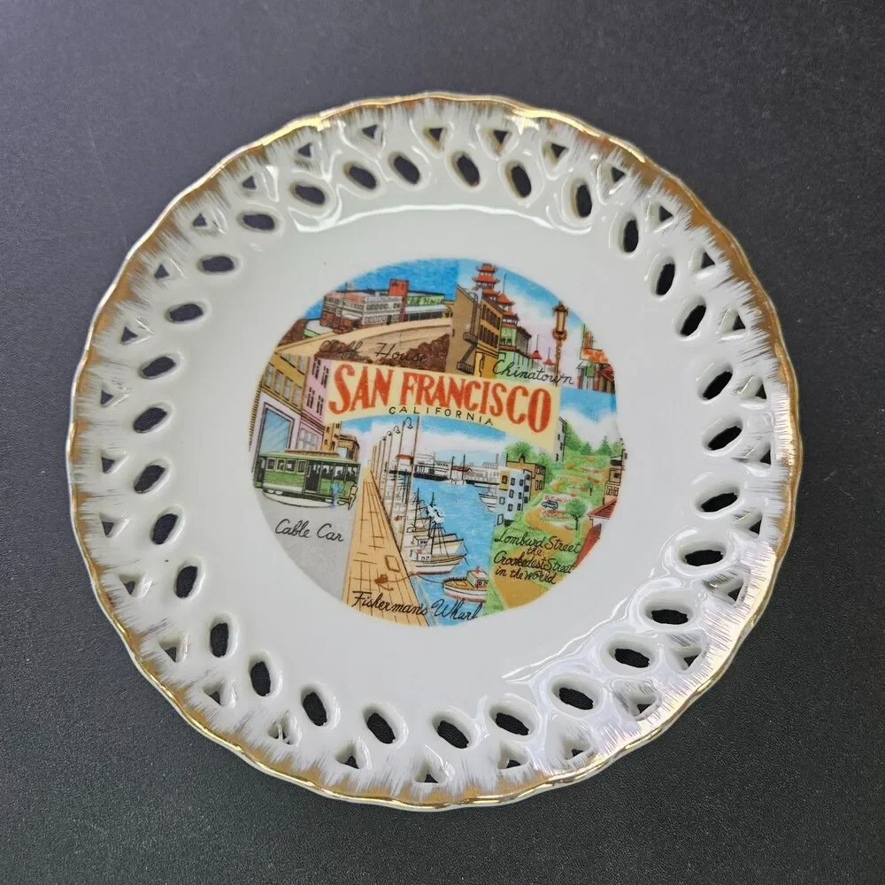 No brand vintage souvenir